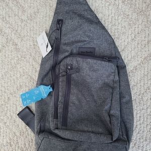 Nwt Vera bradley reactive sling backpack